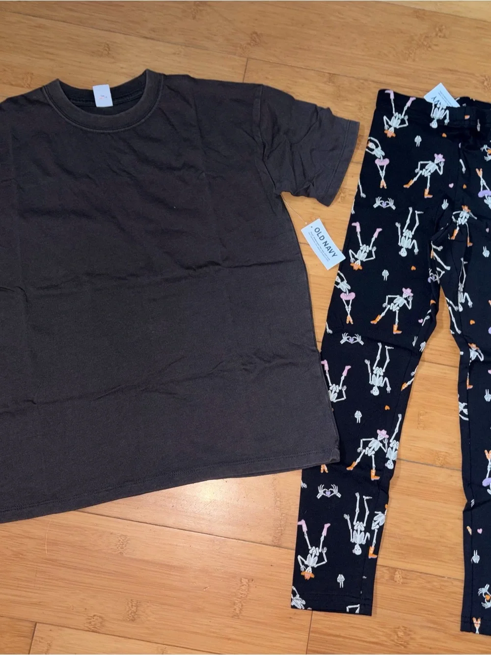 NWT Girl’s Size M 8 Halloween Outfit - Oversized Tee & Skeleton Print Leggings